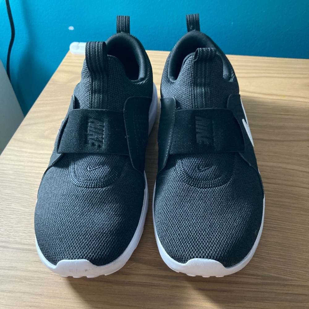 NIKE Mens Slip-on Sneakers